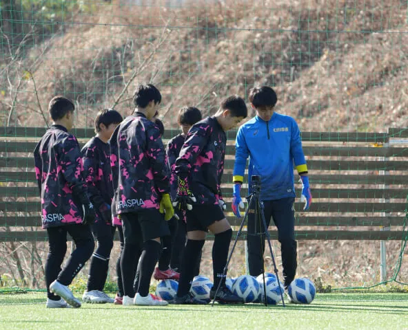 積極的にチャレンジするGK選手